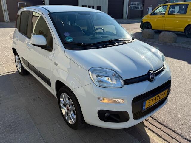 Fiat PANDA 0.9 TwinAir Lounge Automaat 1e eig 2018 NAP Hele leuke auto met een airco, cruise control, etc.