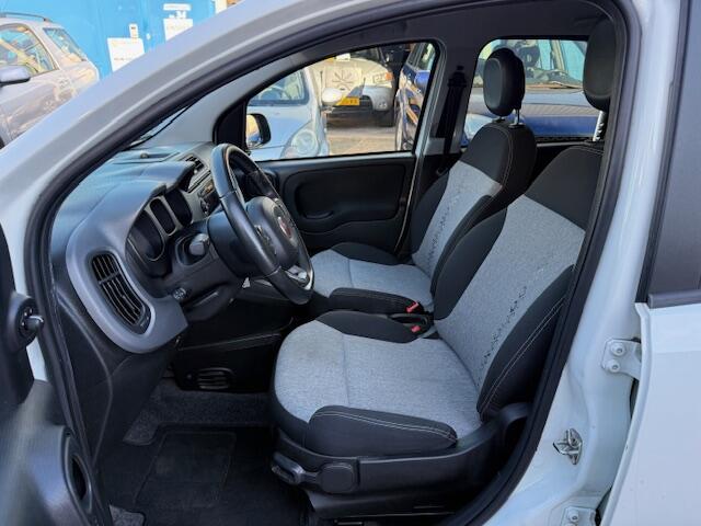 Fiat PANDA 0.9 TwinAir Lounge Automaat 1e eig 2018 NAP Hele leuke auto met een airco, cruise control, etc.