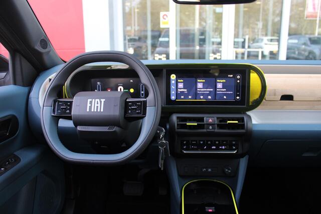 Fiat PANDA Grande LA PRIMA 113PK 11 kW 44 kWh | WINTERPACK: STOEL/STUUR/VOORRUIT VERWARMING | DRAADLOZE APPLE CARPLAY/ANDROID AUTO | NAVIGATIE | ACHTERUITRIJCAMERA | PARKEERSENSOREN VOOR + ACHTER | DRAADLOZE TELEFOONLADER | LED KOPLAMPEN | CLIMATE CONTROL | 3-FASE |