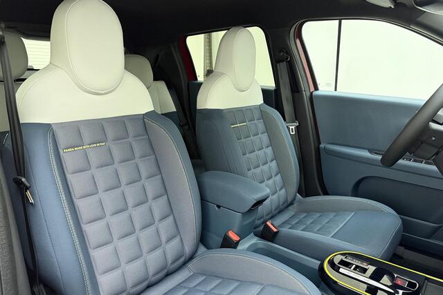 Fiat PANDA Grande La Prima 11 kW 44 kWh | Navigatie | Carplay | Climate & Cruise Control | Draadloze telefoonlader | Camera | Sensoren