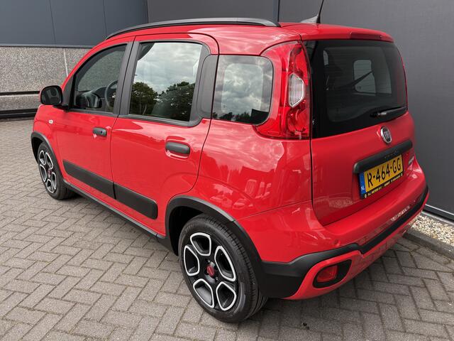 Fiat PANDA 1.0 Hybrid sport Airco - Dakrails - Radio - Bluetooth - Centrale deurvergrendeling met afstandsbediening - Elektrische ramen - Start/stop systeem - Stuur multifunctioneel