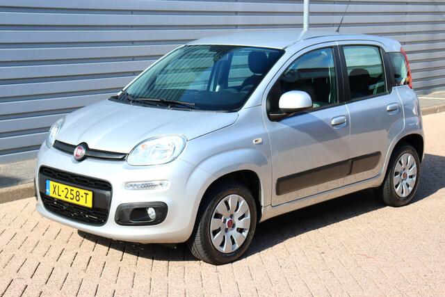 Fiat PANDA 0.9 TwinAir Lounge O.a: Led dagrijverl, Airco, Radio, Uconnect, Afstandsbed, Etc. All-in prijs!