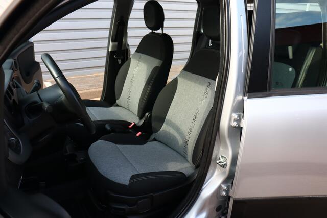 Fiat PANDA 0.9 TwinAir Lounge O.a: Led dagrijverl, Airco, Radio, Uconnect, Afstandsbed, Etc. All-in prijs!
