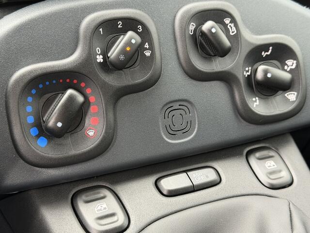 Fiat PANDA 1.0 Hybrid 70 PK Cross | Carplay | PDC | DAB | 5 zits