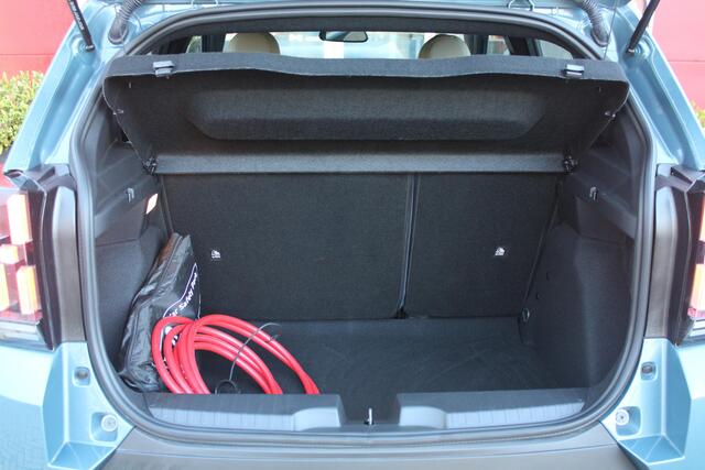 Fiat PANDA Grande LA PRIMA 11 kW 44 kWh | WINTER PACK: (VERWARMBARE VOORSTOELEN, VERWARMBAAR STUURWIEL, VERWARMBARE VOORRUIT) | 17" LICHTMETALEN VELGEN "GLOSSY BLACK" | ELEKTRISCH INKLAPBARE BUITENSPIEGELS | MIDDENARMSTEUN VOOR | NAVIGATIE | DRAADLOZE TELEFOONLADER | ACHTERUITRIJ CAMERA MET DYNAMISCHE HULPLIJNEN | REGENSENSOR | CLIMATE CONTROL | DAB+ RADIO | DRAADLOZE APPLE CARPLAY/ANDROID AUTO |