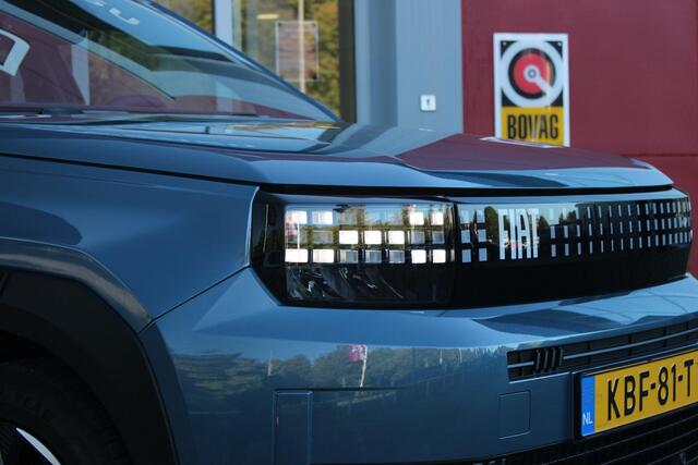 Fiat PANDA Grande LA PRIMA 11 kW 44 kWh | WINTER PACK: (VERWARMBARE VOORSTOELEN, VERWARMBAAR STUURWIEL, VERWARMBARE VOORRUIT) | 17" LICHTMETALEN VELGEN "GLOSSY BLACK" | ELEKTRISCH INKLAPBARE BUITENSPIEGELS | MIDDENARMSTEUN VOOR | NAVIGATIE | DRAADLOZE TELEFOONLADER | ACHTERUITRIJ CAMERA MET DYNAMISCHE HULPLIJNEN | REGENSENSOR | CLIMATE CONTROL | DAB+ RADIO | DRAADLOZE APPLE CARPLAY/ANDROID AUTO |