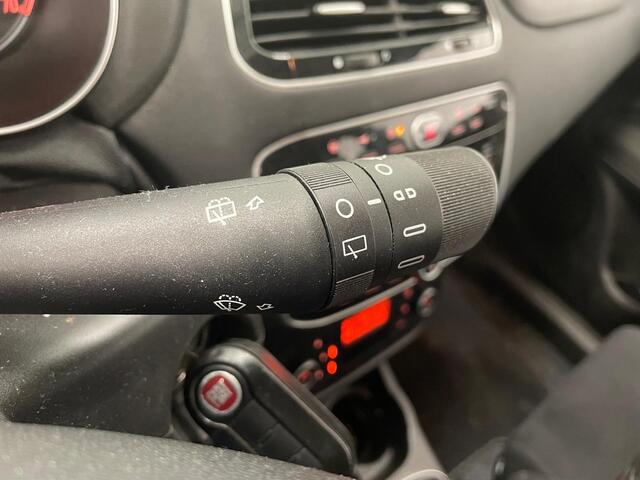 Fiat PUNTO Evo 0.9 TwinAir Lounge Automatische Airco Cruise control Bluetooth parkeersensoren achter Lm velgen apk t/m 31/5/26
