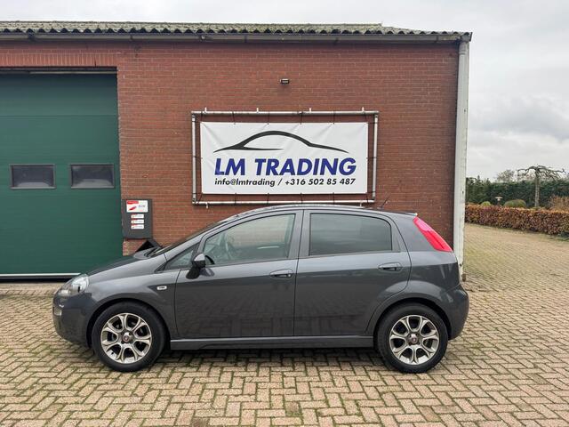 Fiat PUNTO Evo 0.9 TwinAir Lounge NIEUWE APK, PDC TREKHAAK CLIMA LMV 2 SLEUTELS + BOEKJES! NAP! 2E EIGENAAR