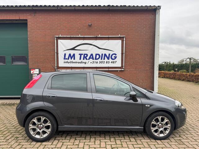 Fiat PUNTO Evo 0.9 TwinAir Lounge NIEUWE APK, PDC TREKHAAK CLIMA LMV 2 SLEUTELS + BOEKJES! NAP! 2E EIGENAAR