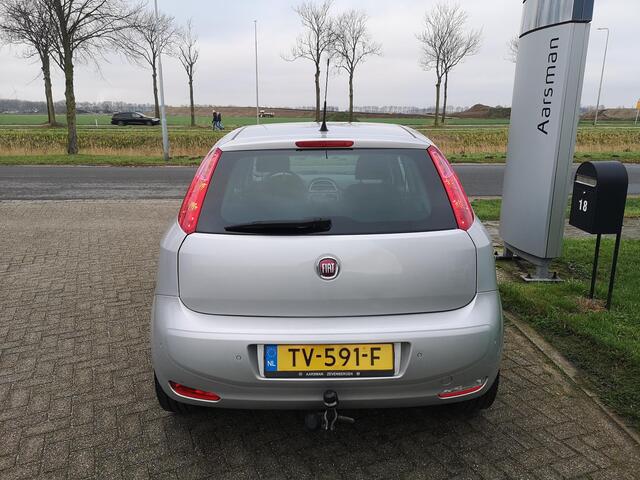 Fiat PUNTO Evo 0.9 TwinAir Sempre | Navi | Parkeersensoren | Trekhaak | Automatische airco