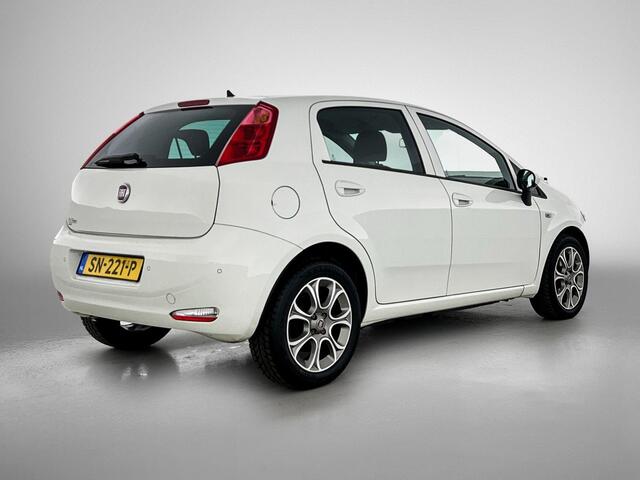 Fiat PUNTO Evo 0.9 TwinAir Sempre | Parkeersensoren | Navigatie | Climate control