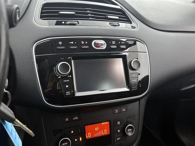 Fiat PUNTO Evo 0.9 TwinAir Sempre | Parkeersensoren | Navigatie | Climate control