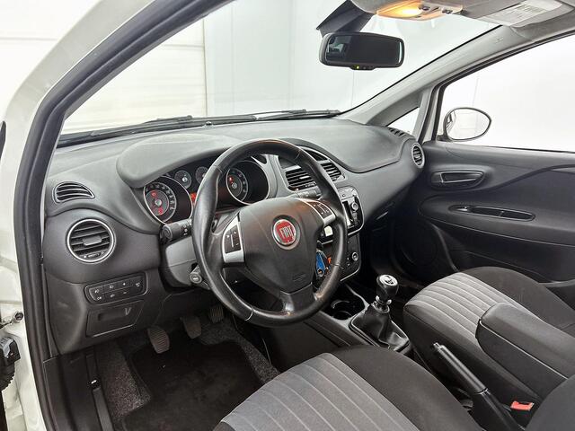 Fiat PUNTO Evo 0.9 TwinAir Sempre | Parkeersensoren | Navigatie | Climate control
