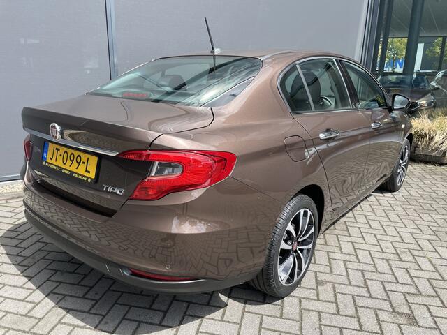Fiat TIPO 1.4 16V Lounge Cruise control - Airco - Parkeersensoren achter - Mistlampen voor - Licht metalen velgen 17 inch - Navigatiesysteem