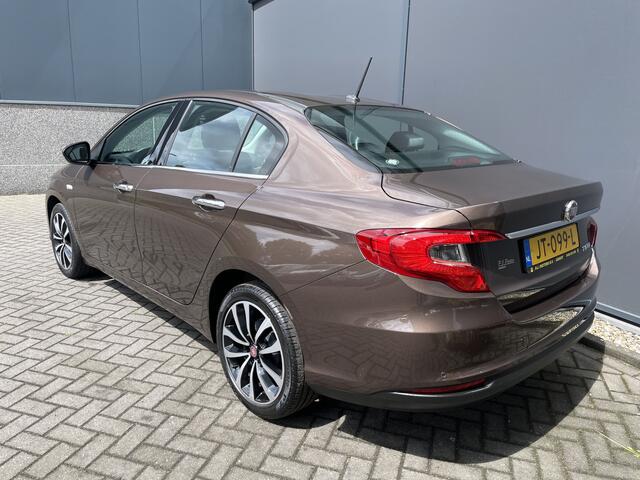 Fiat TIPO 1.4 16V Lounge Cruise control - Airco - Parkeersensoren achter - Mistlampen voor - Licht metalen velgen 17 inch - Navigatiesysteem