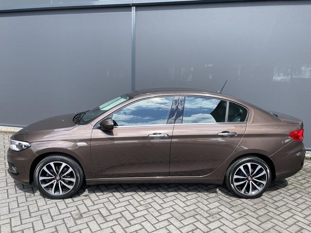Fiat TIPO 1.4 16V Lounge Cruise control - Airco - Parkeersensoren achter - Mistlampen voor - Licht metalen velgen 17 inch - Navigatiesysteem