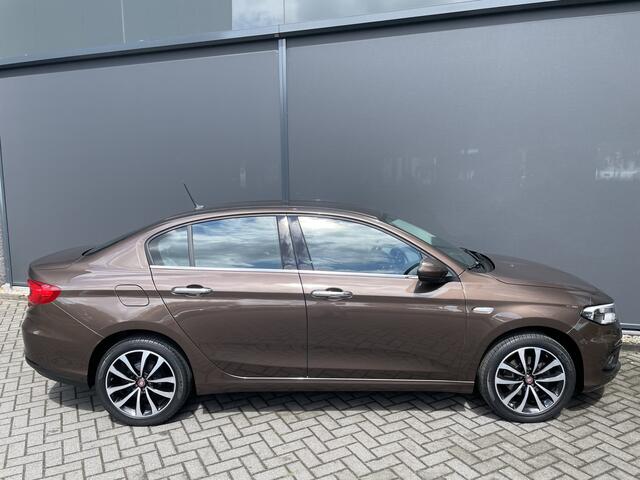 Fiat TIPO 1.4 16V Lounge Cruise control - Airco - Parkeersensoren achter - Mistlampen voor - Licht metalen velgen 17 inch - Navigatiesysteem
