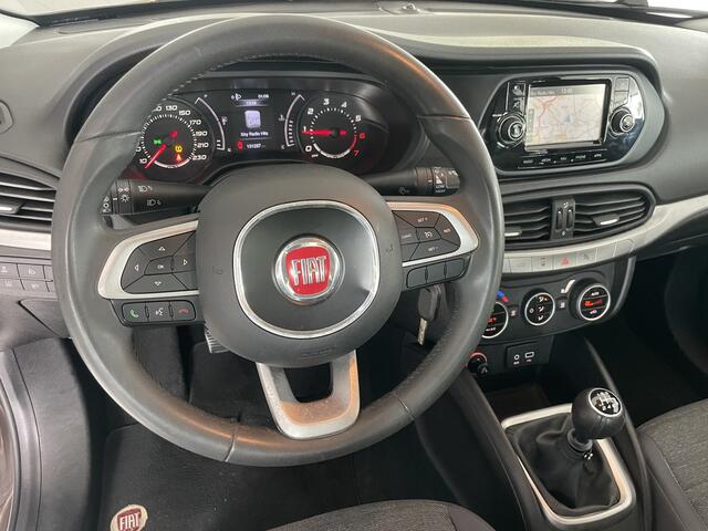 Fiat TIPO 1.4 16V Lounge Cruise control - Airco - Parkeersensoren achter - Mistlampen voor - Licht metalen velgen 17 inch - Navigatiesysteem