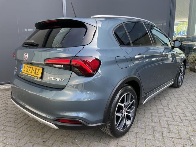 Fiat TIPO Cross 1.0 Cross Airco - Achteruitrijcamera - Parkeersensoren - Navigatie - Stoelverwarming - U-connect - Licht metalen velgen 17 inch - Trekhaak afneembaar - Cruise control - Radio - Mistlampen - Bluetooth - Dakrails - Elektrische ramen - Extra getint gla