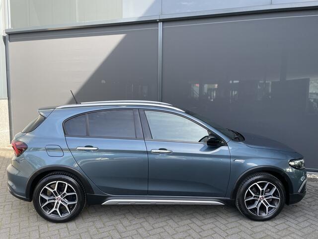 Fiat TIPO Cross 1.0 Cross Airco - Achteruitrijcamera - Parkeersensoren - Navigatie - Stoelverwarming - U-connect - Licht metalen velgen 17 inch - Trekhaak afneembaar - Cruise control - Radio - Mistlampen - Bluetooth - Dakrails - Elektrische ramen - Extra getint gla