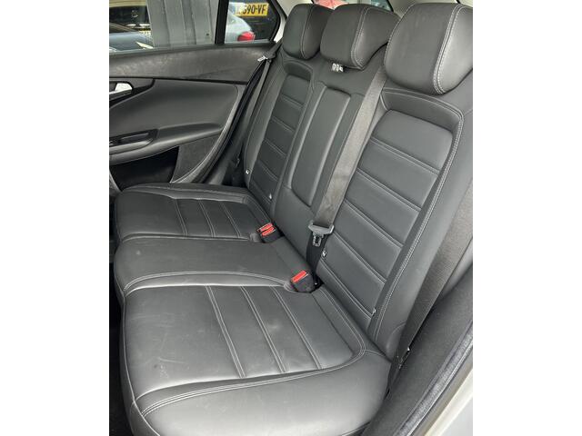 Fiat TIPO Stationwagon 1.6 MultiJet 16v Business Lusso | ZEER NETTE STAAT | Volledige Onderhoudshistorie | Trekhaak | Climate Control | Navigatie | Parkeersensoren | 2 Sleutels |