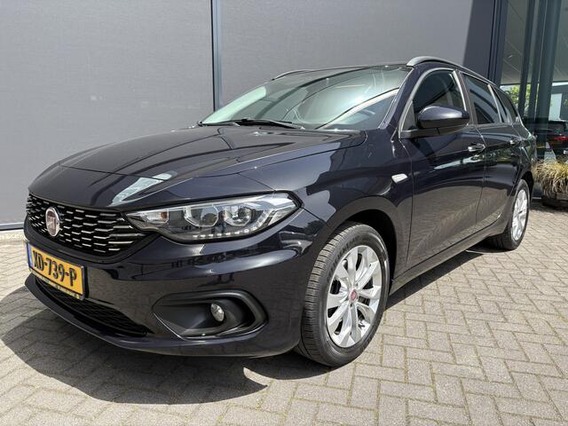 Fiat TIPO Stationwagon 1.6 16v Business Lusso Automaat Airco - Parkeersensor achter - Navigatie - Cruise control - Radio - Led verlichting - Licht metalen velgen 16 inch - Dakrails - Elektrische ramen - Mistlampen - Radio - Stuur multifunctioneel - Extra getint gla