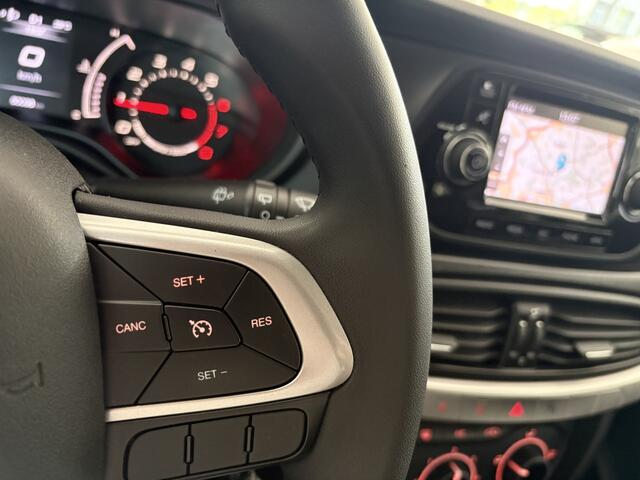 Fiat TIPO Stationwagon 1.6 16v Business Lusso Automaat Airco - Parkeersensor achter - Navigatie - Cruise control - Radio - Led verlichting - Licht metalen velgen 16 inch - Dakrails - Elektrische ramen - Mistlampen - Radio - Stuur multifunctioneel - Extra getint gla