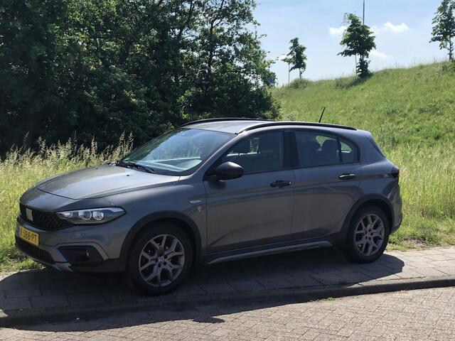 Fiat TIPO Cross 1.0 Turbo 100 City Cross CLIMATE|APPLE/ANDROID|TREKHAAK|CAMERA|DAB|17"