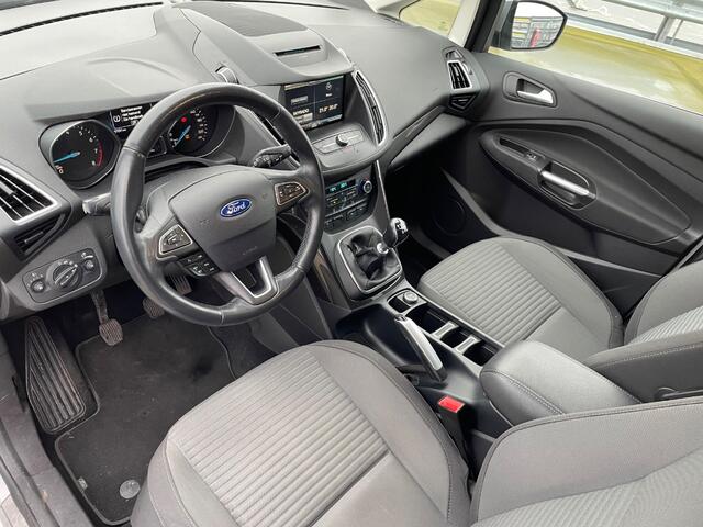 Ford C-MAX 1.0 Titanium / Camera / Navigatie / Parkeerhulp V+A / 17'' / Getint glas / Cruise Control