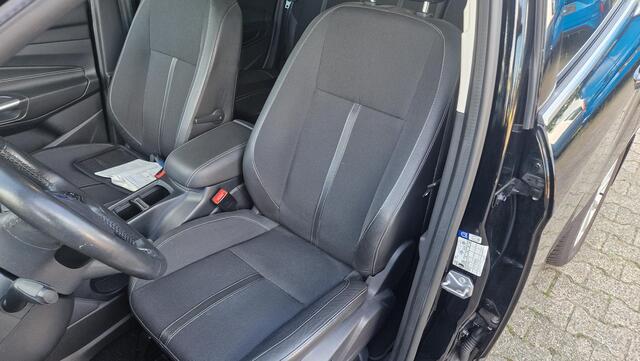 Ford C-MAX 1.5 Titanium AUTOMAAT | Full Options! | Trekhaak | Panoramadak | Elektrisch bedienbare achterklep |Stoel,stuur en voorruitverwarming | All season banden