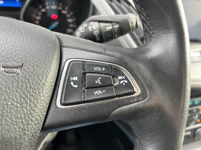 Ford C-MAX 1.5 Titanium / Trekhaak 1500KG Trekgewicht / Navigatie / Climate Control / Cruise Control / All Season Banden /