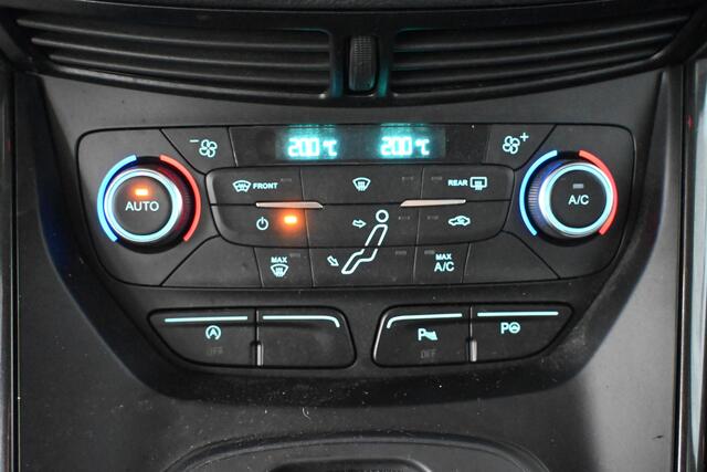 Ford C-MAX 1.5 Titanium Automaat Clima Navigatie LED Trekhaak Rijklaarprijs Inruil Mogelijk!