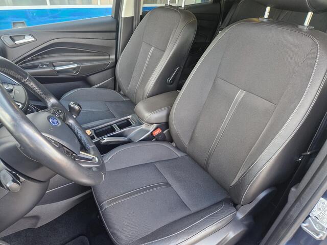 Ford C-MAX 1.0 Titanium Full Options! | Volledig dealer onderhouden | Trekhaak | Stoel stuur en voorruitverwarming | All weather banden | Parking Pack incl camera | Beide voorstoelen in hoogte verstelbaar | Bi xenon verl.