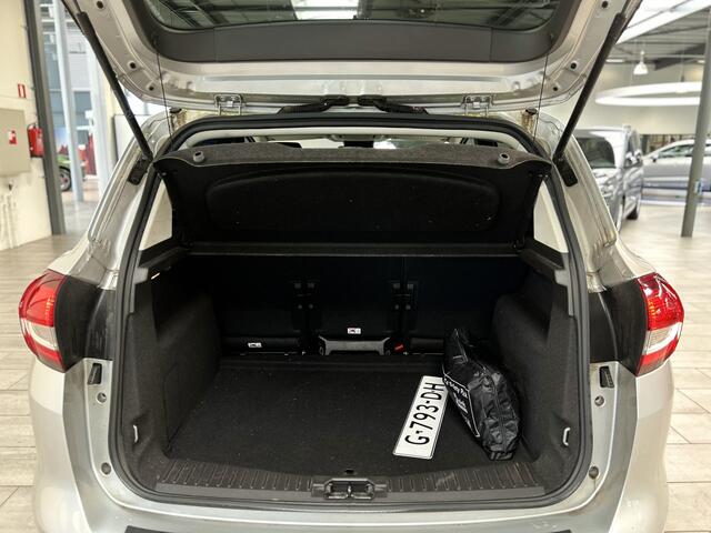 Ford C-MAX Ecoboost 125pk Titanium | Dealer onderhouden | Trekhaak | Winterpack | Sync 3 | Camera | Parkeersensoren rondom |