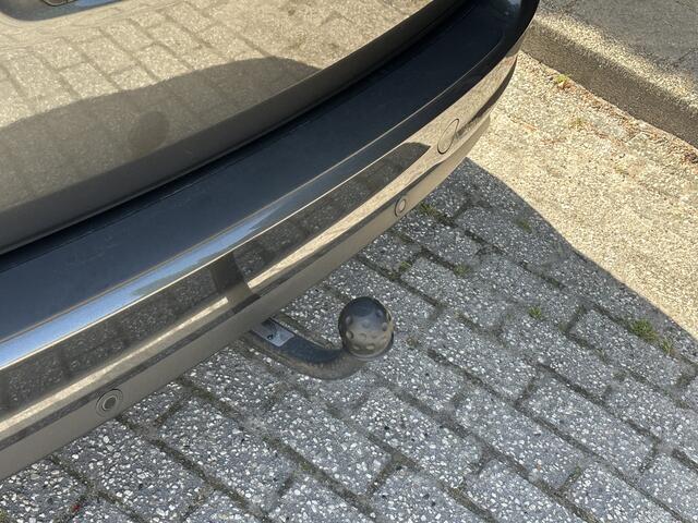 Ford C-MAX 125PK Titanium | Park assist | Trekhaak | Voorruitverwarming | Clima | Navi