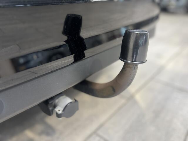 Ford C-MAX EcoBoost 125 pk Titanium | Trekhaak | Camera | Voorruitverw. | Navi | Clima | Cruise | 4 seiz. banden