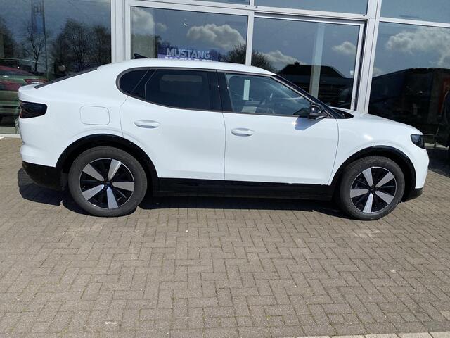 Ford CAPRI Ext Range RWD 77 kWh AGR gecertificeerde voorstoelen | Elektrisch wegklapbare trekhaak | Driver Assistance Pack