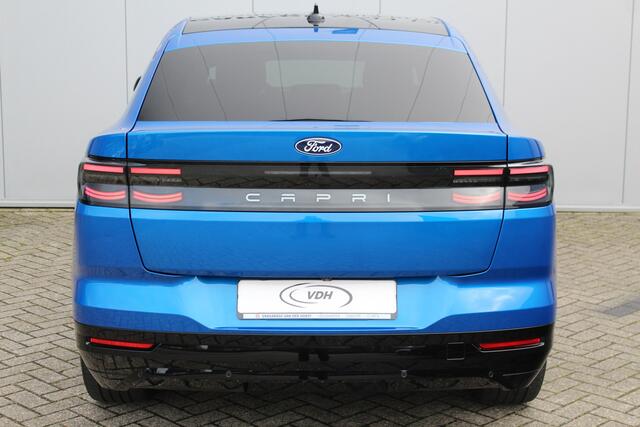 Ford CAPRI Premium Extended Range RWD 77 kWh. Fabrieksgarantie t/m 14-07-2029 ! Panoramadak, Warmtepomp, Driver Assistance Pack, 360gr. camera, Elektr. verstelbare AGR Comfortstoelen, 21" Aero LM wielen, navigatie, telefoon voorb., LED verlichting, etc, etc.