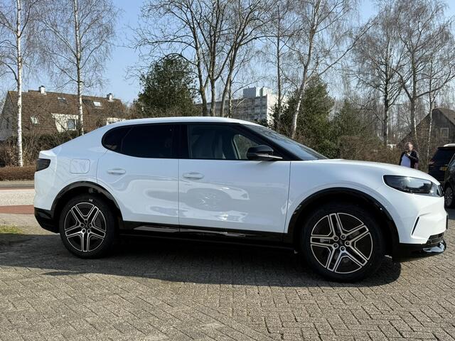 Ford CAPRI Premium Extended Range RWD 77 kWh | 285pk Ford Voorraad | Elektrische Wegklapbare Trekhaak | Driver Assistance Pack | Frozen White