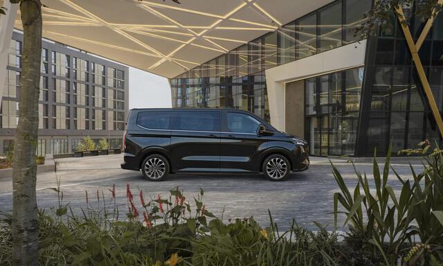 Ford Custom Tourneo L1H1 Titanium X PHEV 233pk 8 Persoonsbus - Geel kenteken