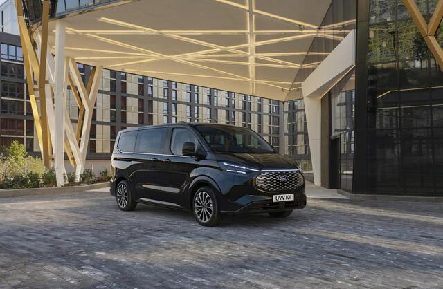 Ford Custom Tourneo L1H1 Titanium X PHEV 233pk 8 Persoonsbus - Geel kenteken
