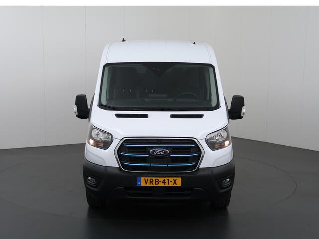 Ford E-Transit 350 L2 H2 Trend 68 kWh | Dubbele Cabine | Navigatie | Airco | Parkeercamera | LM Velgen | 6-persoons | 317 KM bereik |