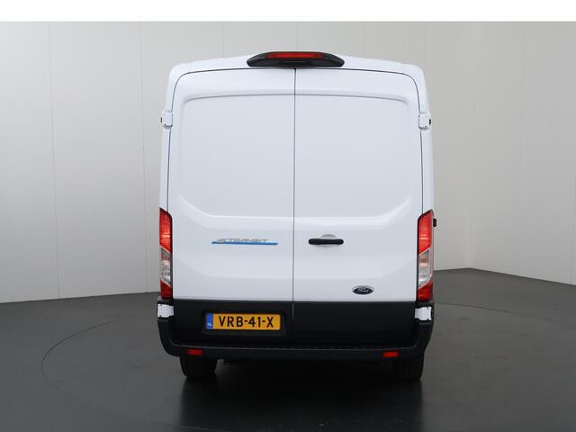 Ford E-Transit 350 L2 H2 Trend 68 kWh | Dubbele Cabine | Navigatie | Airco | Parkeercamera | LM Velgen | 6-persoons | 317 KM bereik |