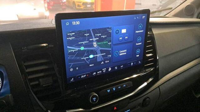 Ford E-Transit 350 L2H3 Trend 68 kWh 184pk | Pro Power on board | Navigatie | Hoog Dak | Adaptieve Cruise | Digitale binnenspiegel | Keyless entry | Laadruimte bescherming | All season banden | Reservewiel | Perimetrisch alarm
