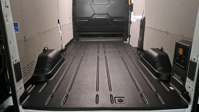Ford E-Transit 350 L2H3 Trend 68 kWh 184pk | Pro Power on board | Navigatie | Hoog Dak | Adaptieve Cruise | Digitale binnenspiegel | Keyless entry | Laadruimte bescherming | All season banden | Reservewiel | Perimetrisch alarm