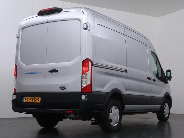 Ford E-Transit 425 L2 H2 TREND 68 kWh | C1 RIJBEWIJS | 1650 KG LAADVERMOGEN | ADAPTIVE CRUISE CONTROL | BI-XENON | BLIND SPOT | NAVIGATIE GROOT | STOELVERWARMING | VOORRUITVERWARMING | RONDOM CAMERA | METALLIC