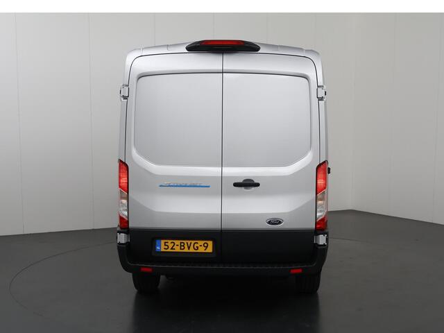 Ford E-Transit 425 L2 H2 TREND 68 kWh | C1 RIJBEWIJS | 1650 KG LAADVERMOGEN | ADAPTIVE CRUISE CONTROL | BI-XENON | BLIND SPOT | NAVIGATIE GROOT | STOELVERWARMING | VOORRUITVERWARMING | RONDOM CAMERA | METALLIC