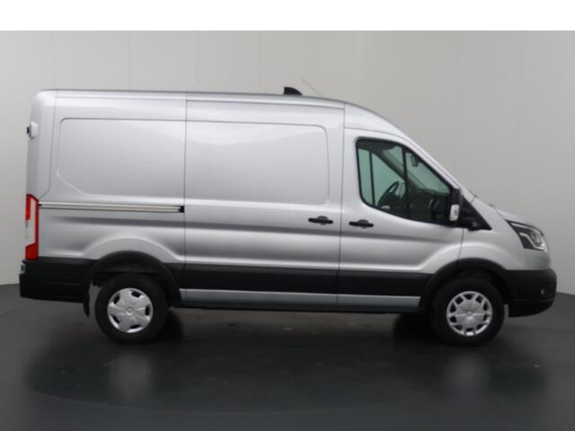 Ford E-Transit 425 L2 H2 TREND 68 kWh | C1 RIJBEWIJS | 1650 KG LAADVERMOGEN | ADAPTIVE CRUISE CONTROL | BI-XENON | BLIND SPOT | NAVIGATIE GROOT | STOELVERWARMING | VOORRUITVERWARMING | RONDOM CAMERA | METALLIC