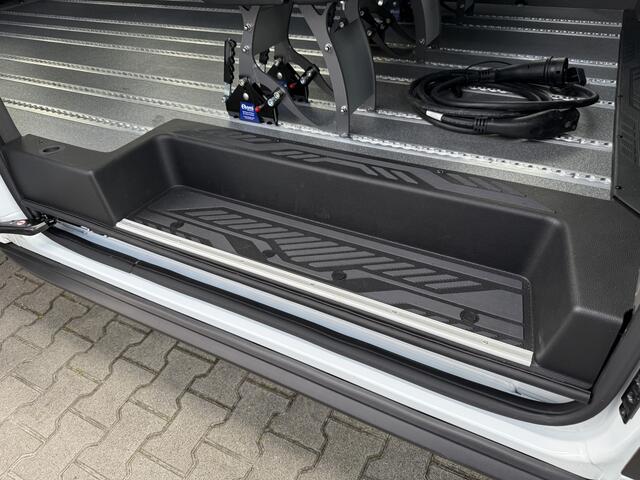 Ford E-Transit Rolstoelbus / Personenbus 350 L2H2 Trend 68 kWh (Zo goed als nieuwe en volledig elektrische Rolstoelbus!)