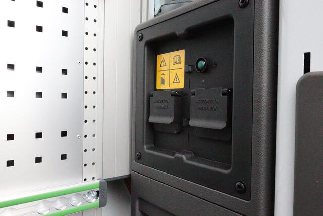 Ford E-Transit 425 L2H2 Trend 68 kWh | NAVI | CAMERA + PDC | VRUIT/STOELVERW | LANE-ASSIST/WARNING | BOTT-BEDRIJFSWAGENINRICHTING |